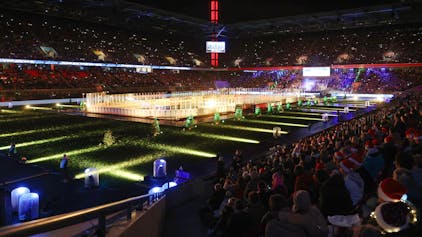 Stimmungsvoll beleuchtete Rhein-Energie-Stadion