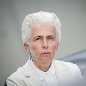 Marie-Agnes Strack-Zimmermann (FDP), Vorsitzende des Verteidigungsausschusses gibt nach der Sondersitzung des Ausschusses des Bundestags ein Interview.