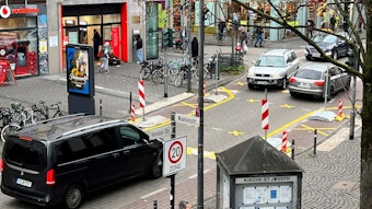 Der Verkehrsversuch auf der Venloer Straße brachte dem Ratsbündnis viel Kritik ein.