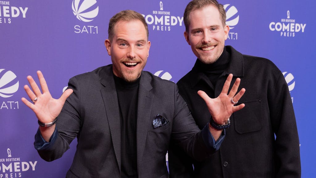 Die Zwillinge Benjamin (l.) und Dennis Wolter beim Deutschen Comedypreises 2021.