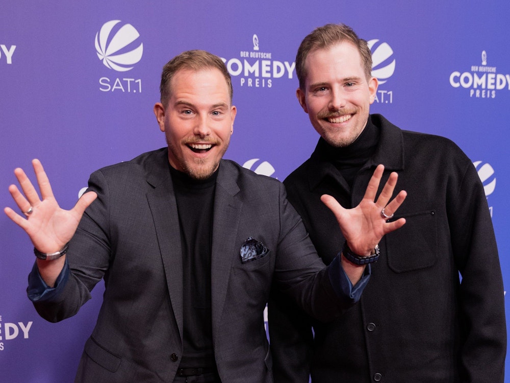Die Zwillinge Benjamin (l.) und Dennis Wolter beim Deutschen Comedypreises 2021.