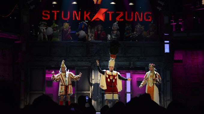 Das Dreigestirn sing auf der Bühne der Stunksitzung im Kölner E-Werk.&nbsp;