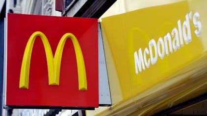 Das McDonald's-Logo ist an der Fassade einer Londoner Filiale zu sehen.