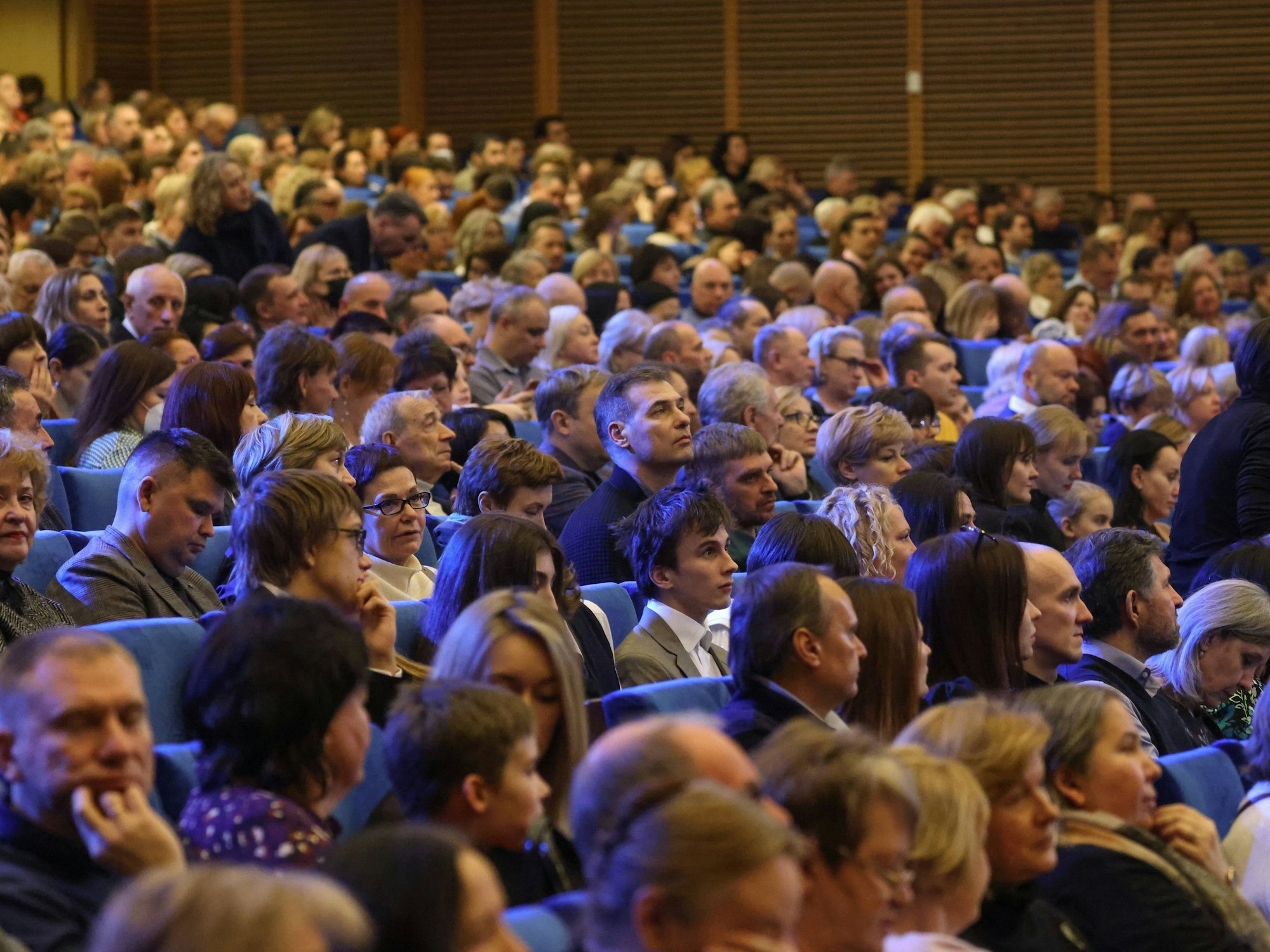 Zuschauerinnen und Zuschauer bei einem Konzert am 3. Dezember 2022 in Russland.