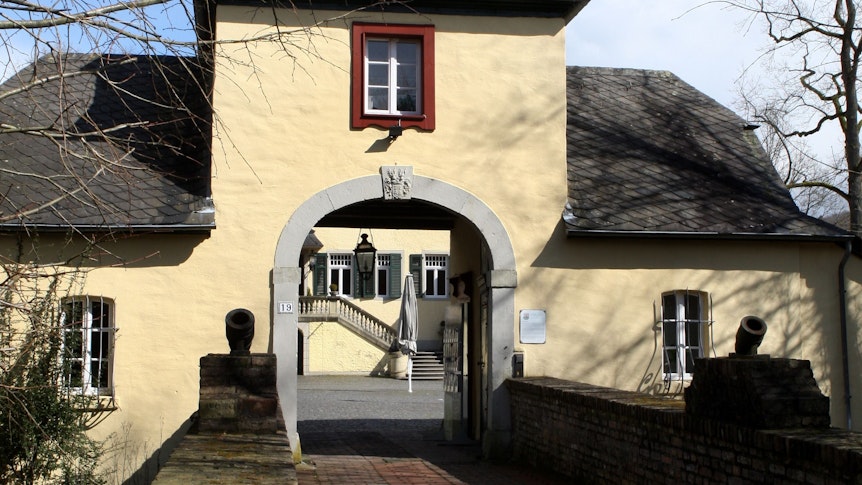 Der Eingang zu Schloss Eulenbroich.