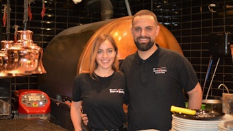 Die beiden Besitzer Valentina Guarino und Raffaele Mastellone im Spacca Napoli auf der Venloer Straße in Köln-Ehrenfeld.