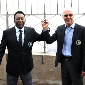 Franz Beckenbauer (r.) und Pelé am 17. April 2015 in New York.