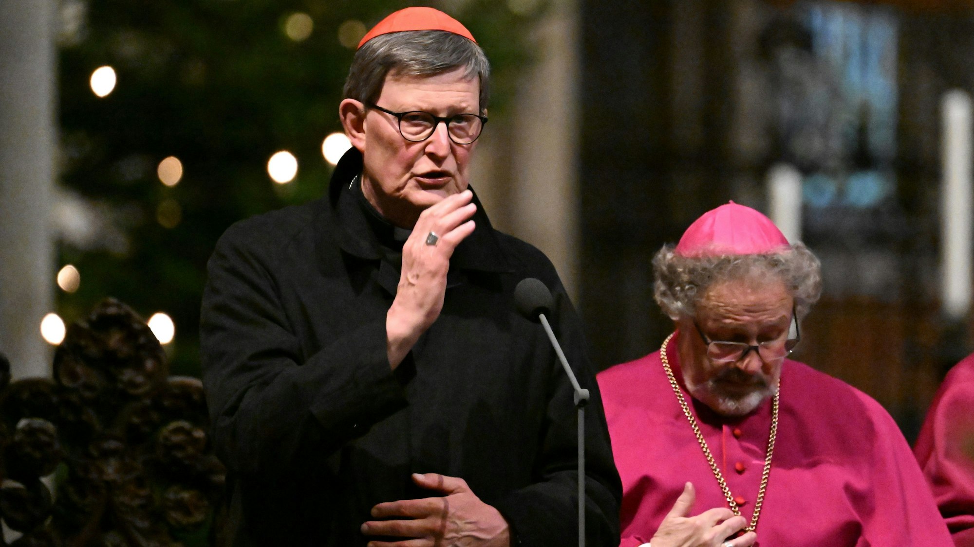 Rainer Maria Woelki beim Totengebet für den emeritierten Papstes Benedikt XVI. im Kölner Dom.