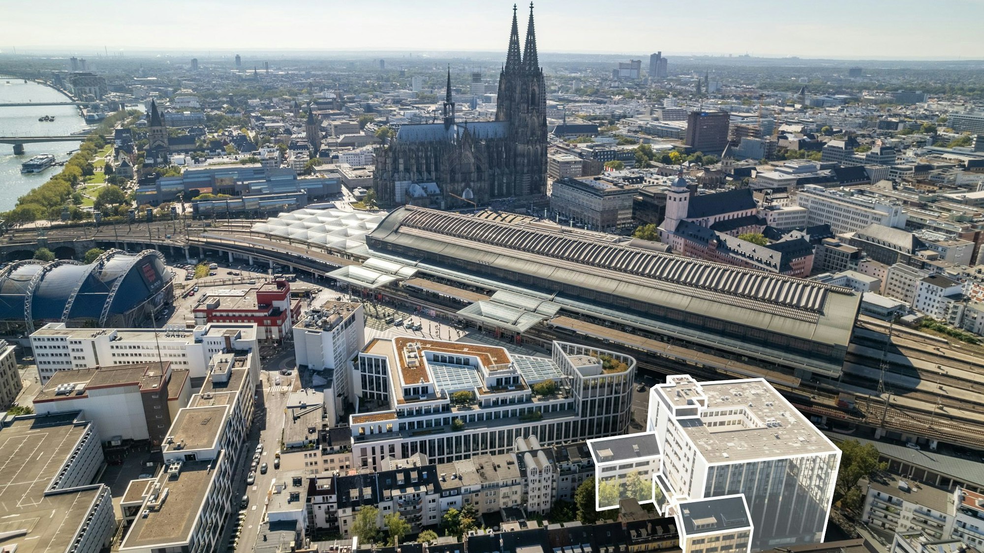 Blick auf den Kölner Dom, den Hauptbahnhof und die jetzige RWZ-Zentrale (weiß eingerahmt).