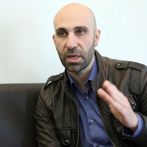 Ahmad Mansour, Experte für Extremismusprävention, war selbst in der Silvesternacht in Berlin unterwegs. Er wünscht sich eine Debatte, die über ein Böllerverbot hinausgeht.