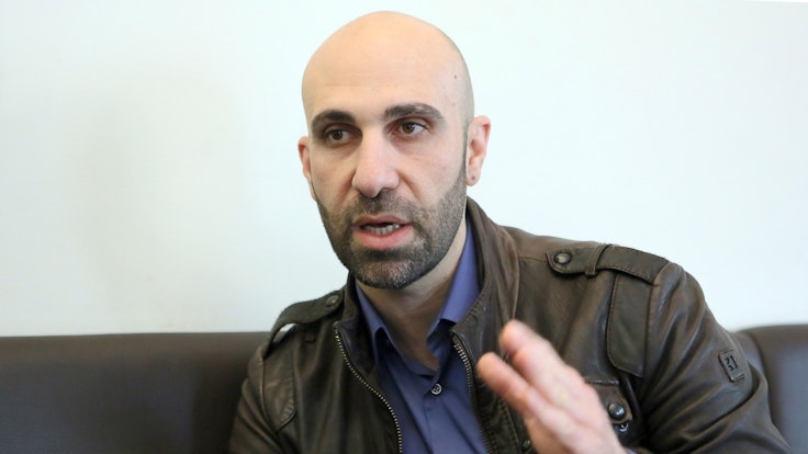 Ahmad Mansour, Experte für Extremismusprävention, war selbst in der Silvesternacht in Berlin unterwegs. Er wünscht sich eine Debatte, die über ein Böllerverbot hinausgeht.