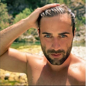 Der Bares für Rares-Händler David Suppes posiert mit nassen Haaren für ein Selfie. David Suppes hat das Foto am 5. November 2022 auf Instagram veröffentlicht. Quelle: Instagram / david.suppes