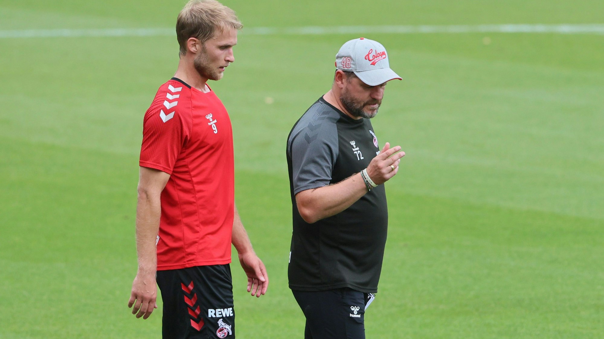1. FC Köln, Training, von links: Sebastian Andersson, Steffen Baumgart (1. FC Köln), 20.08.2022, Bild: Herbert Bucco