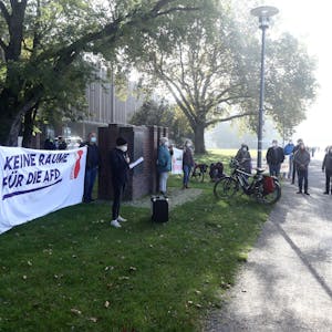 Demonstranten protestieren gegen eine Veranstaltung der AfD im Oktober 2021.&nbsp;