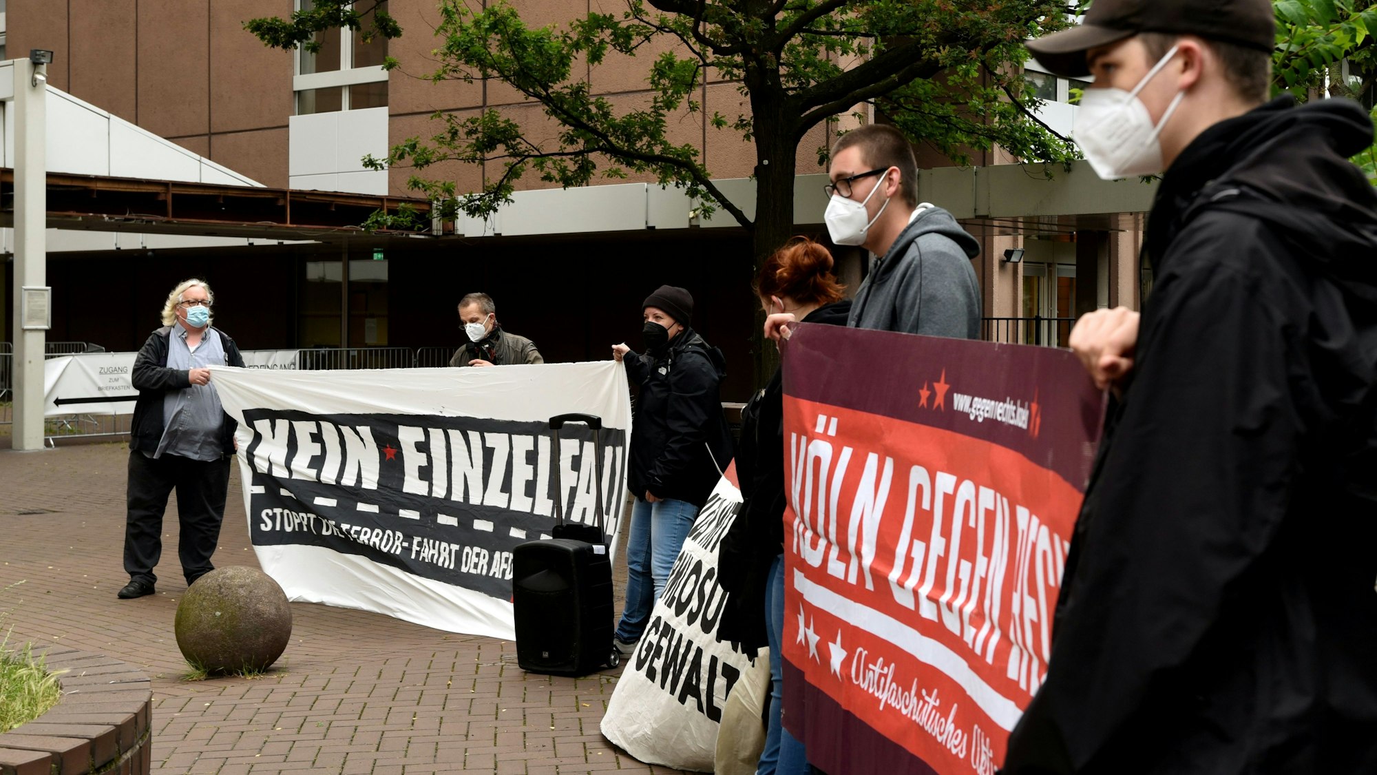 Köln gegen Rechts demonstriert gegen Veranstaltungen der AfD.