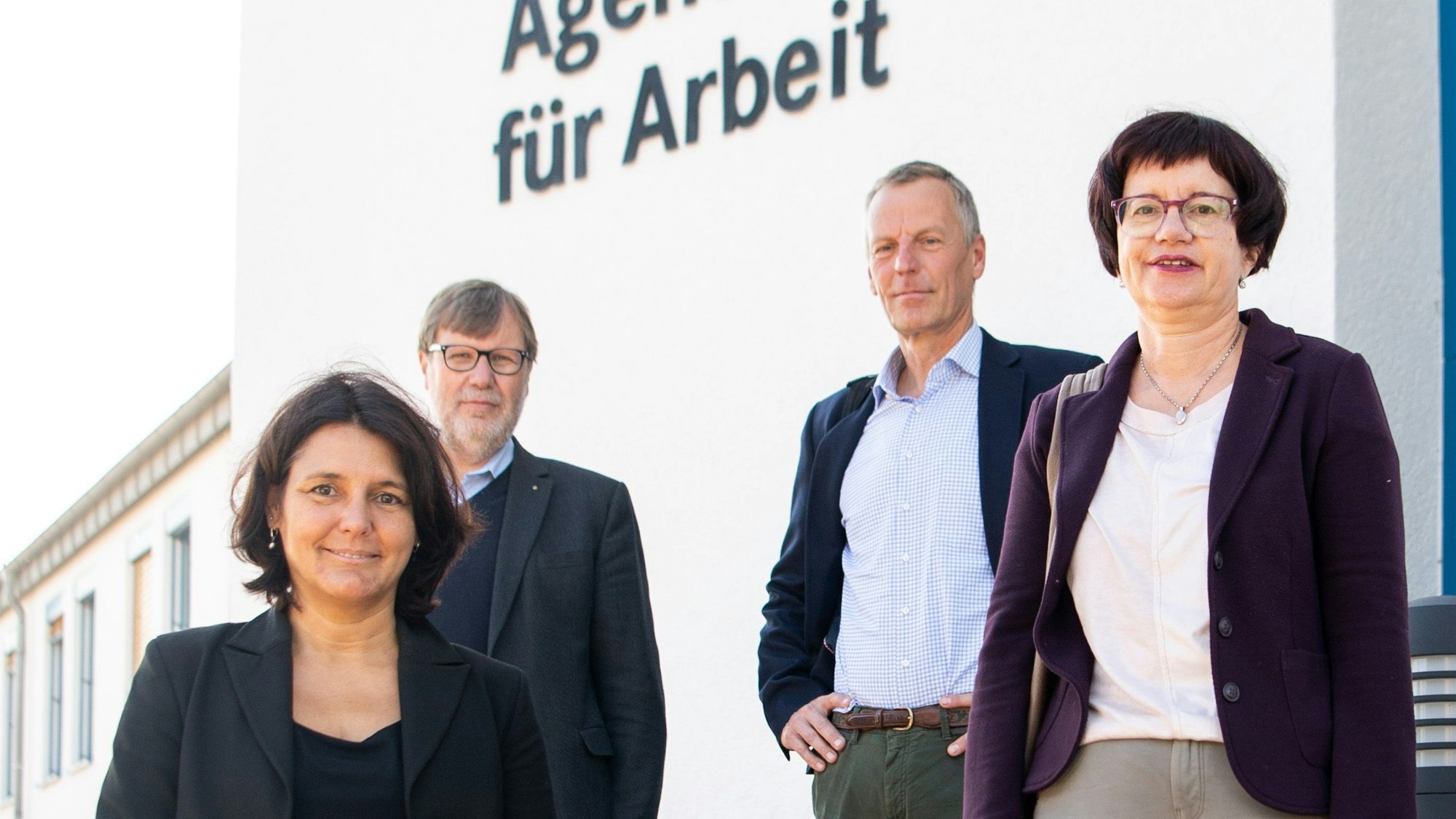 Anja Daub, Uwe Günther, Georg Stoffels und Waltraud Gräfen posieren für ein Foto