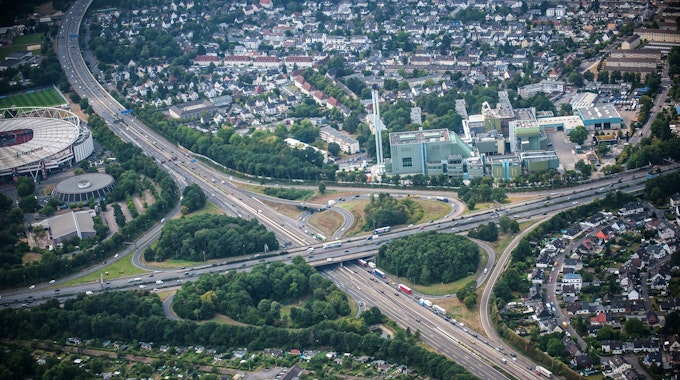 Das Autobahnkreuz Leverkusen mit der A1 und der A3