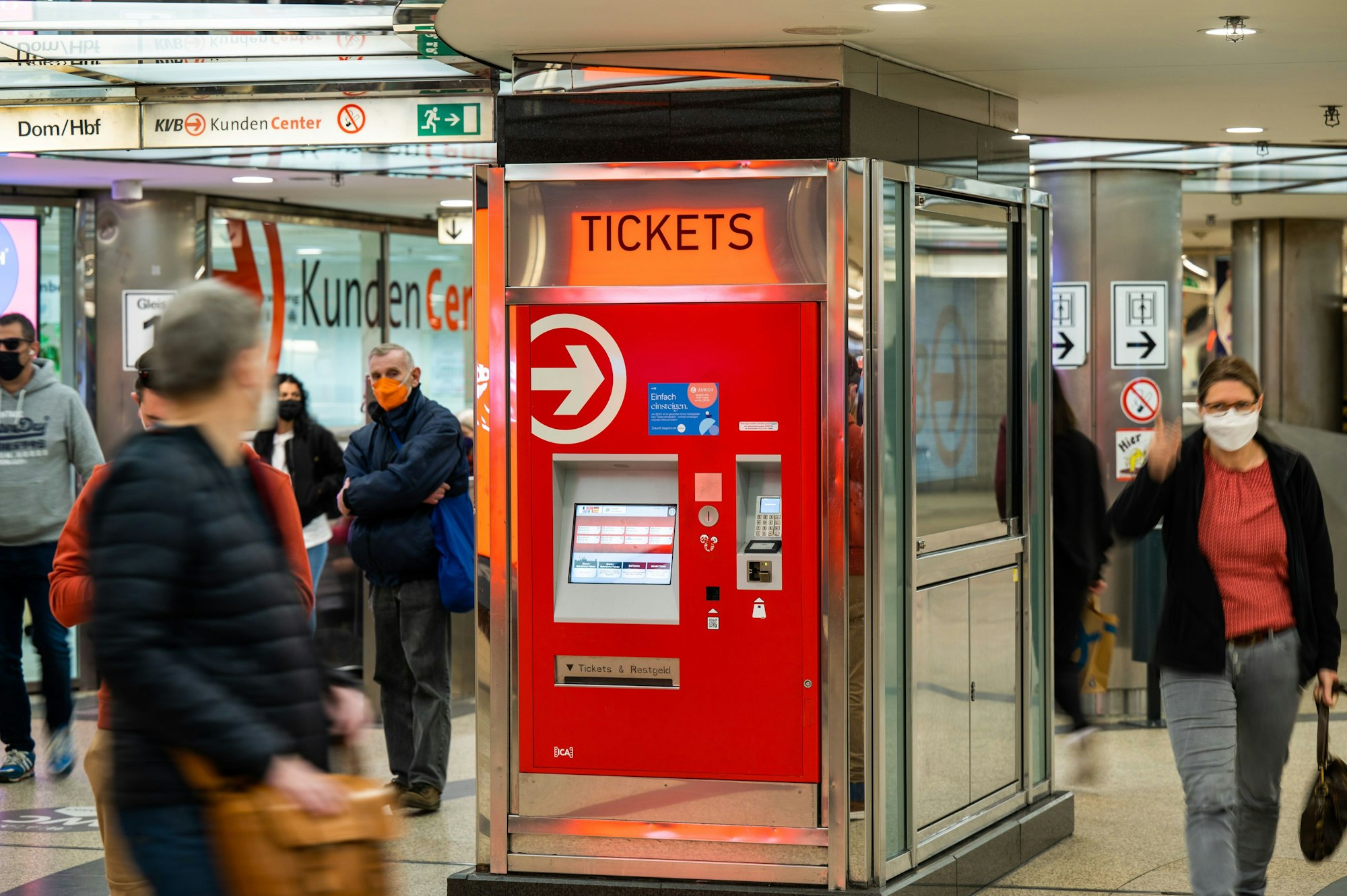 Ein Ticketautomat der KVB am Kölner Neumarkt
