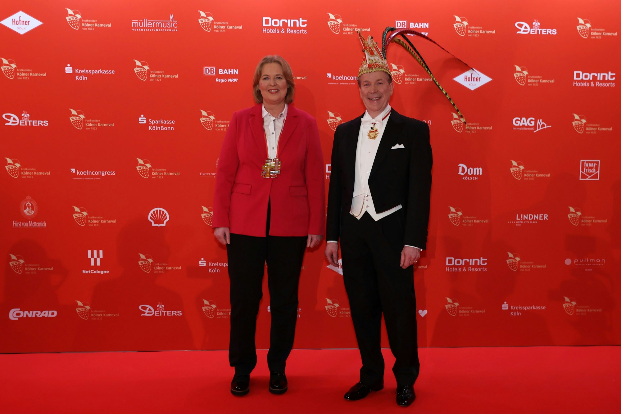 Festkomitee-Präsident Christoph Kuckelkorn und Bundestagspräsidentin Bärbel Bas auf dem roten Teppich in Köln.