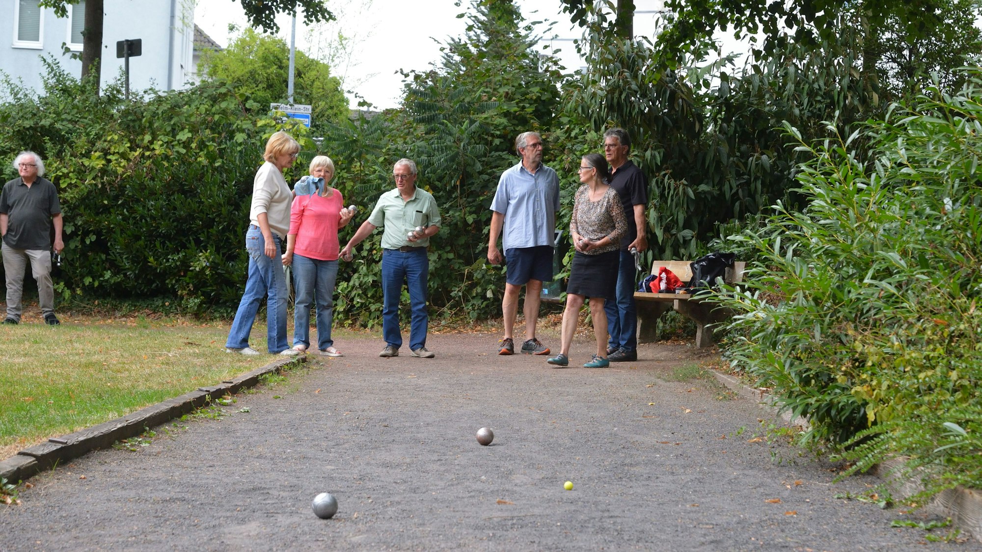 Das Foto zeigt Boulespieler auf der Infoveranstaltung zum Wilhelm-Klein-Park im September 2019.