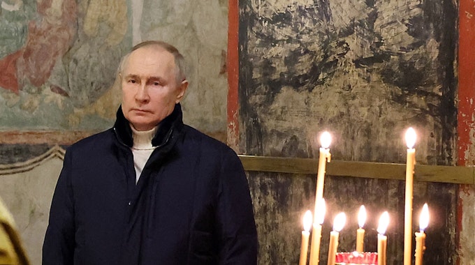 Wladimir Putin in der Kreml-Kirche.