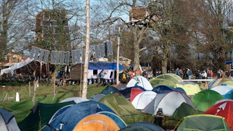 08.01.2023, Nordrhein-Westfalen, Erkelenz: Zelte der Klimaschutzaktivisten stehen in Lützerath. Lützerath soll zur Erweiterung des Braunkohletagebaus Garzweiler II abgebaggert werden. Foto: Henning Kaiser/dpa +++ dpa-Bildfunk +++