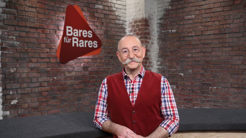 „Bares für Rares“ Moderator Horst Lichter bei einem offiziellen Fototermin in Hemd und Weste