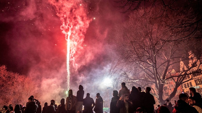 Feuerwerk an Silvester in der Kölner Innenstadt