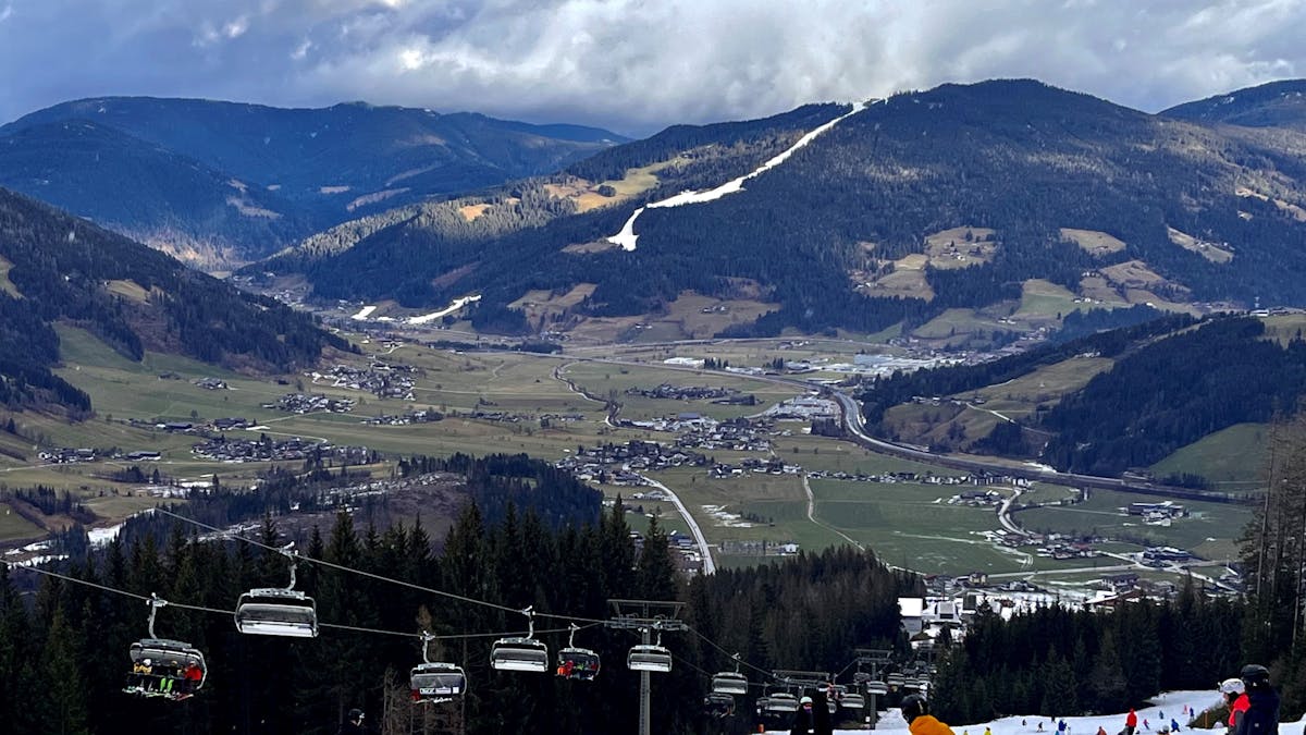 Skipiste in Flachau/Österreich: Schneemangel sorgt zu Beginn des Jahres 2023 für Sorgen.