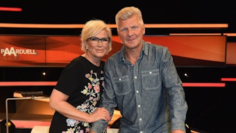 Claudia Effenberg (l.) mit Ehemann Stefan, Ex-Profis von Borussia Mönchengladbach am 31. März 2017 bei einer TV-Show in Köln.