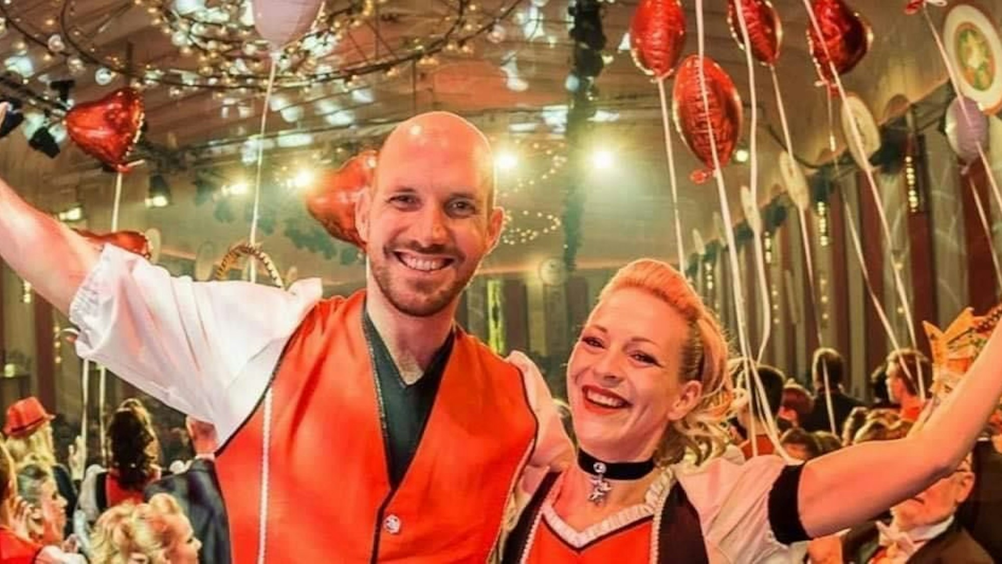 Tanzoffizier René Rössel mit seiner Ehefrau Melissa 2020 bei einem Auftritt im Gürzenich.