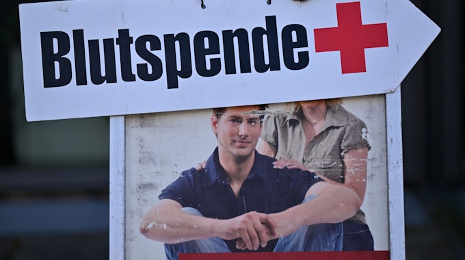 Bundesgesundheitsminister Karl Lauterbach (SPD) will Diskriminierung von homosexuellen Männern bei der Blutspende beenden.