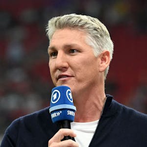 Der ehemalige deutsche Nationalspieler Sebastian Schweinsteiger am ARD-Mikro.