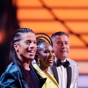 Jorge Gonzalez, Motsi Mabuse und Joachim Llambi sitzen in der RTL-Tanzshow „Let's Dance“ in der Jury.