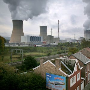 Das Atomkraftwerk Tihange liegt rund 64 Kilometer Luftlinie von Aachen entfernt. Reaktor 3 soll nun zehn weitere Jahre am Netz bleiben.