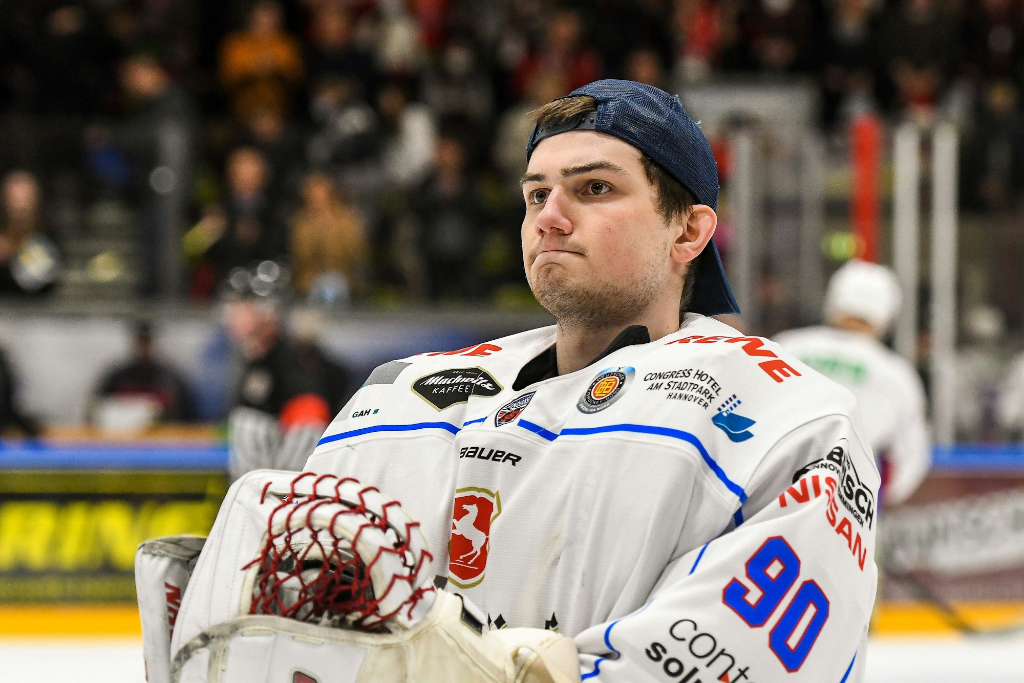 Jan Dalgic in Eishockey-Montur ohne Helm.