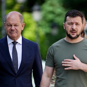 Der ukrainische Präsident Wolodymyr Selenskyj (r.) empfing Mitte Juni Kanzler Olaf Scholz in Kyjiw.