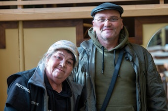Linda Rennings (l.) und Franco Clemens engagieren sich mit dem Verein Heimatlos in Köln für Wohnungslose.