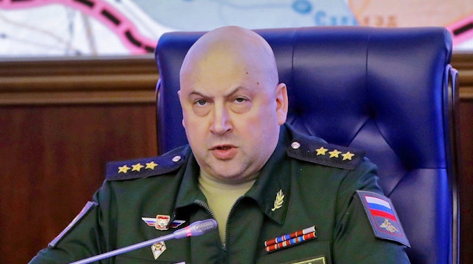 Sergej Surowikin am 9. Juni 2017 bei einem Briefing im Verteidigungsministerium in Moskau.