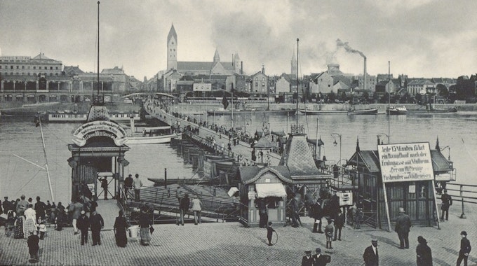 Historisches Foto von der Schiffbrücke Deutz