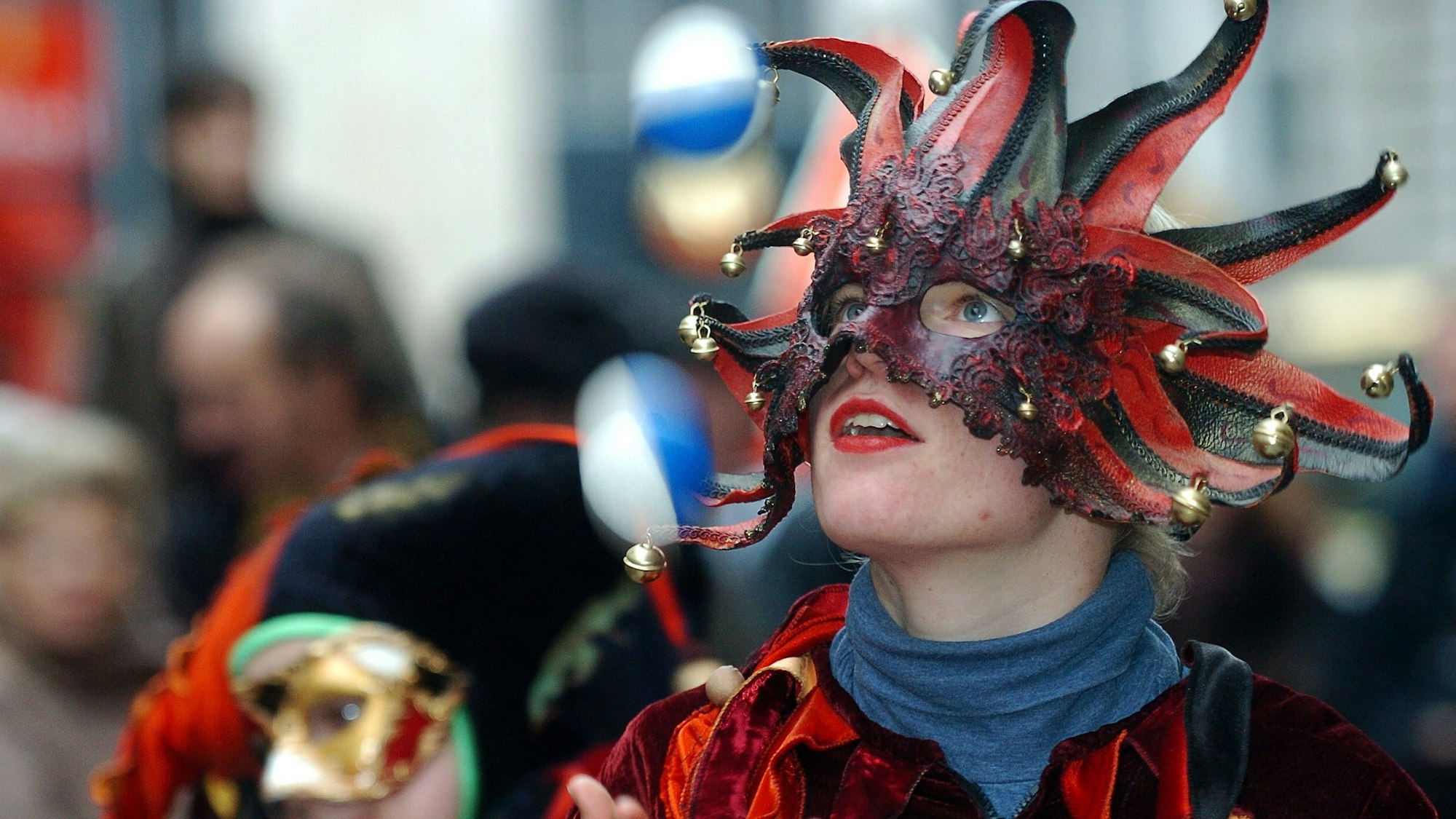 Ein Gaukler im venizianischen Karnevalskostüm. (Symbolbild)