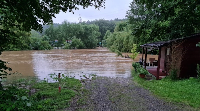 Der Fluss Sülz ist über die Ufer getreten und das den Campingplatz Meigermühle überflutet am 14. Juli 2021.