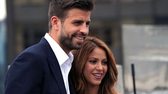 Gerard Piqué und Shakira lächeln auf einem Foto aus Zeiten ihrer gemeinsamen Beziehung in die Kamera.