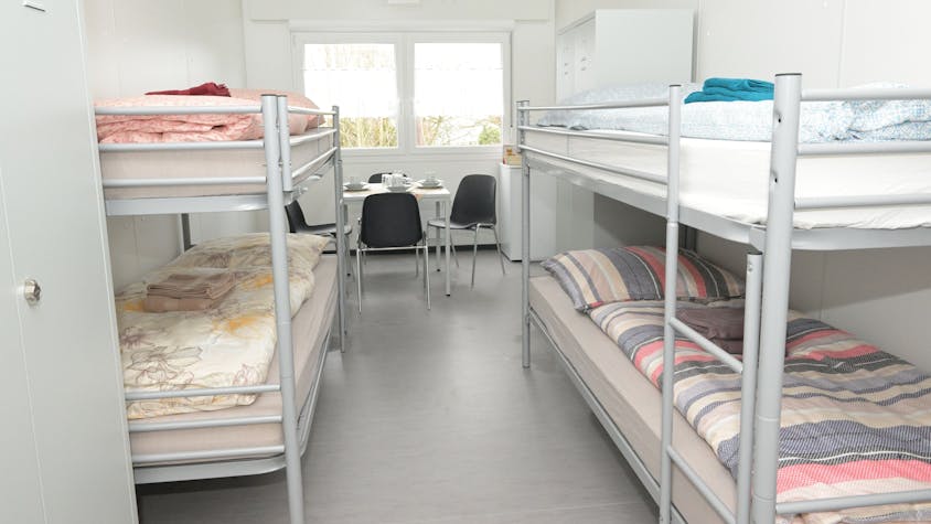 In Mehrbettzimmern leben Flüchtlinge in Containerunterkünften, auch in der geplanten Containeranlage am Pestalozziweg in Rösrath.