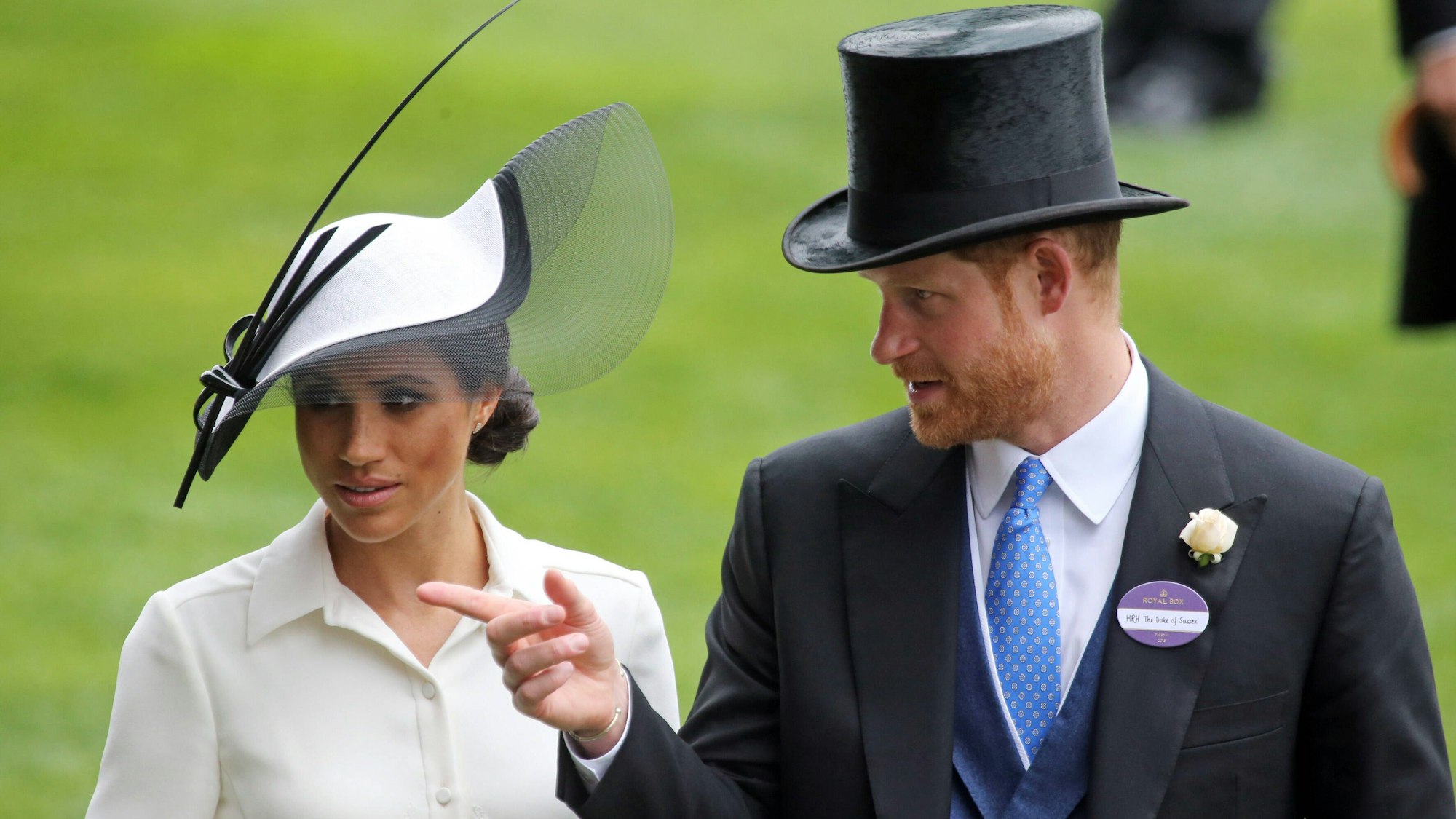 Der britische Prinz Harry und Herzogin Meghan bei einem britischen Pferderennen.