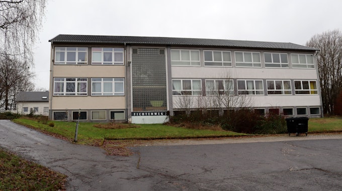 Die ehemalige Grundschule in Nitterscheid soll nach dem Willen der Stadt Flüchtlingsunterkunft bleiben.