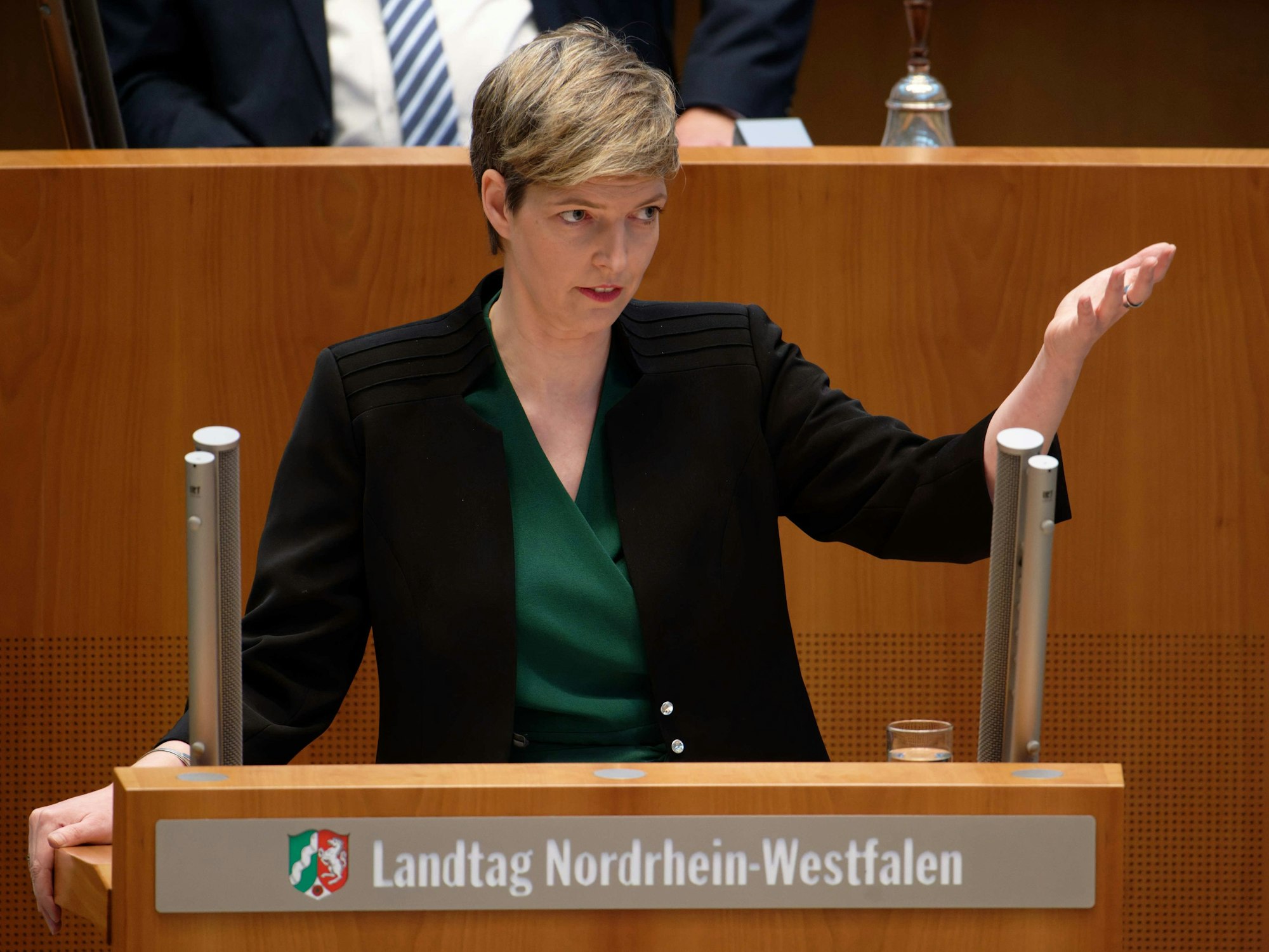 Die Abgeordnete Wibke Brems (Bündnis 90/Die Grünen), spricht bei einer Plenarsitzung am 20.12.2022 im NRW-Landtag in Düsseldorf. Thema: Landeshaushalt für 2023.