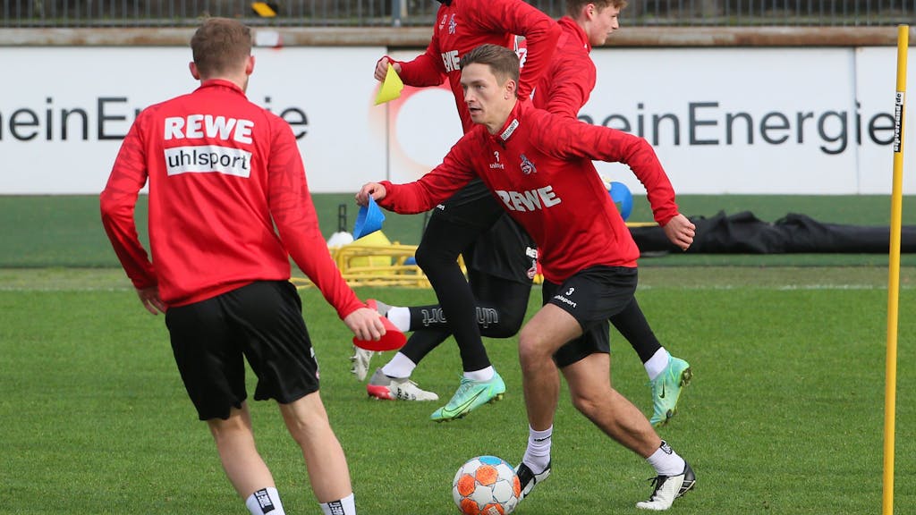 Noah Katterbach im Training des 1. FC Köln.&nbsp;