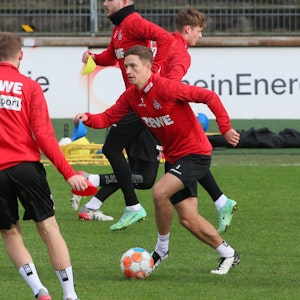 Noah Katterbach im Training des 1. FC Köln.