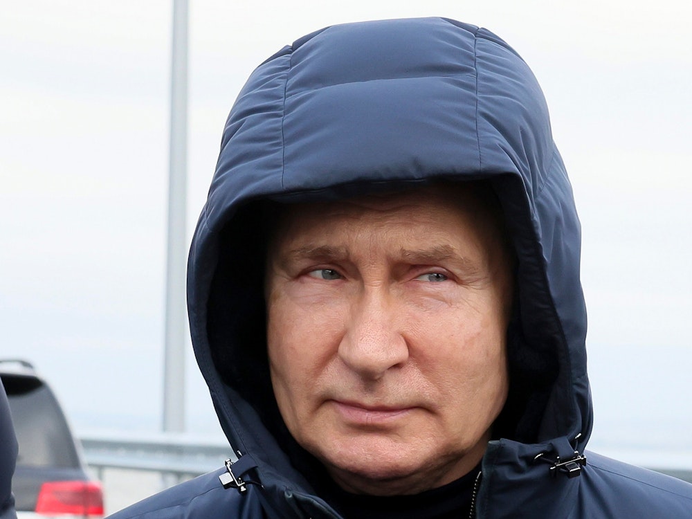 Am 5. Dezember besucht der russische Präsident Wladimir Putin die Krimbrücke, die das russische Festland mit der Halbinsel verbindet und im Oktober bei einem Bombenangriff beschädigt wurde.  In Russland wächst unter Hardlinern die Wut über Putins Vorgehen 